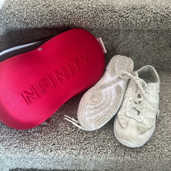 Infinity cheerleading shoes - Picture 3 of 5